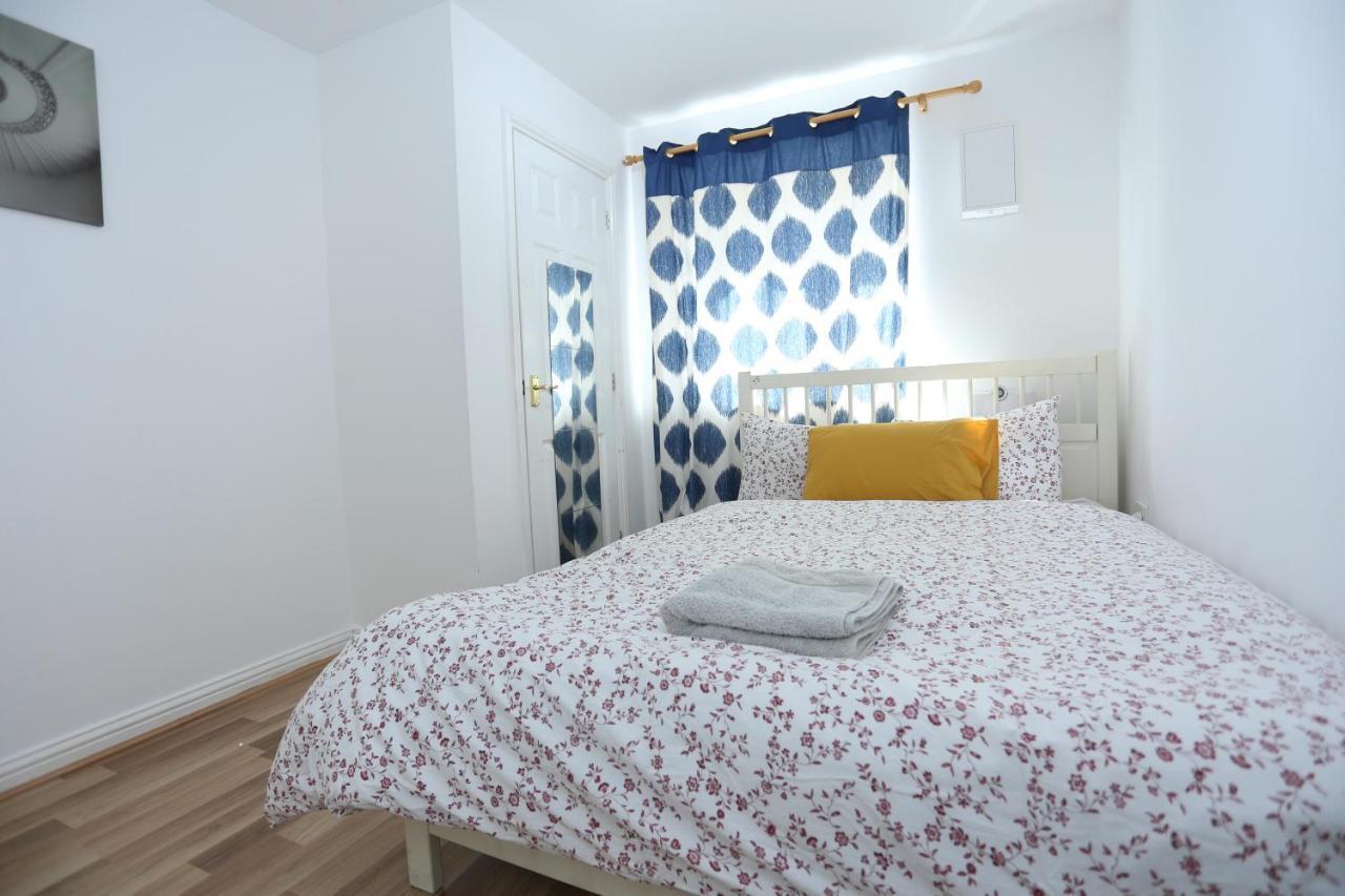 2 Bedroom Apartment Thamesmead  Exterior photo